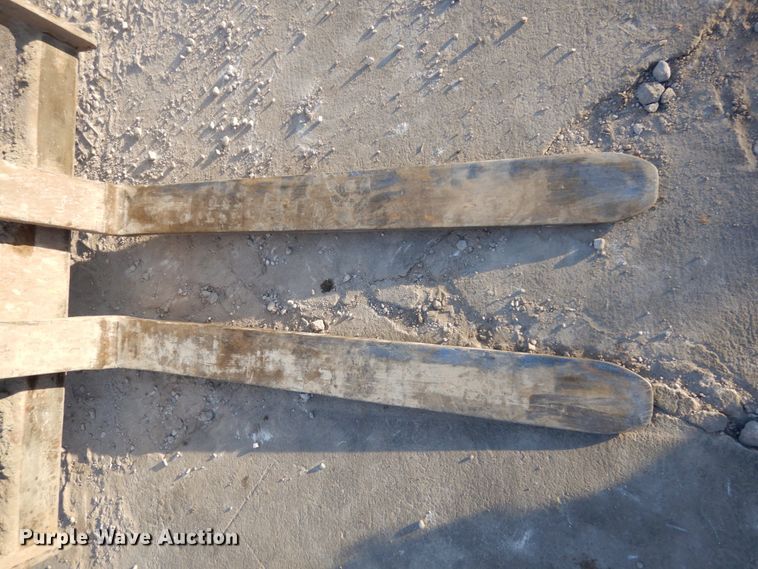 image for item DJ5773 2002 Pettibone 10044  telehandler