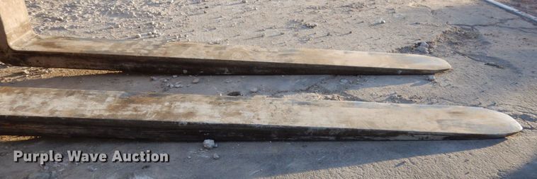 image for item DJ5773 2002 Pettibone 10044  telehandler