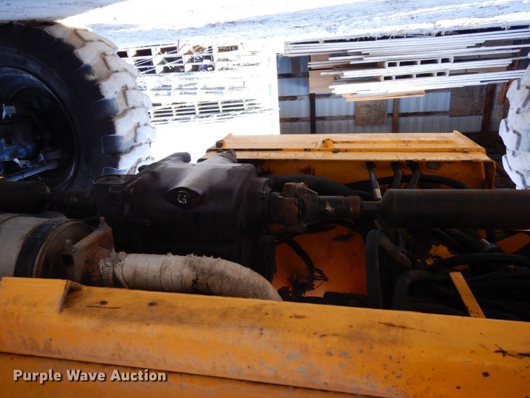 image for item DJ5773 2002 Pettibone 10044  telehandler