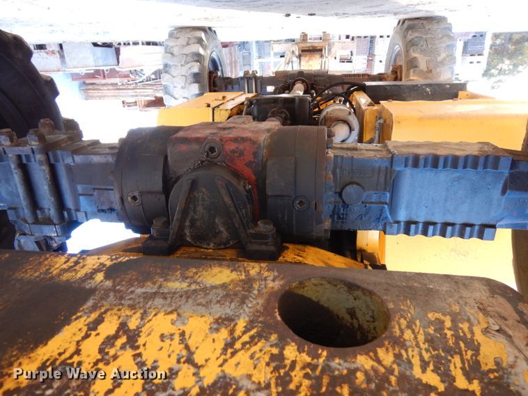 image for item DJ5773 2002 Pettibone 10044  telehandler