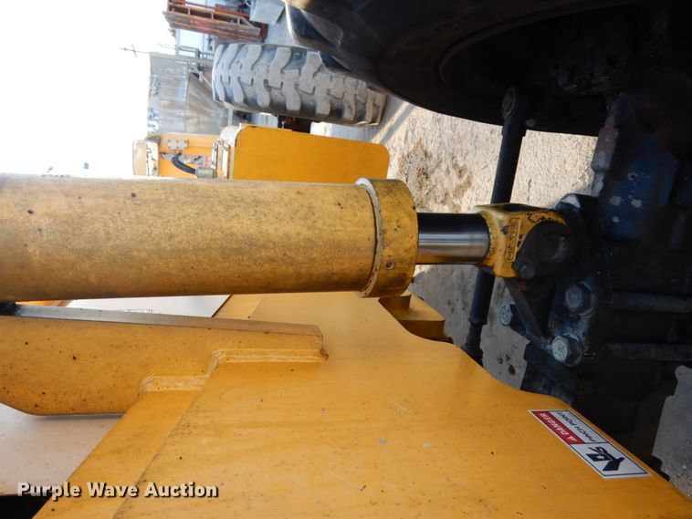 image for item DJ5773 2002 Pettibone 10044  telehandler