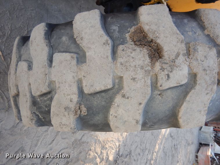 image for item DJ5773 2002 Pettibone 10044  telehandler