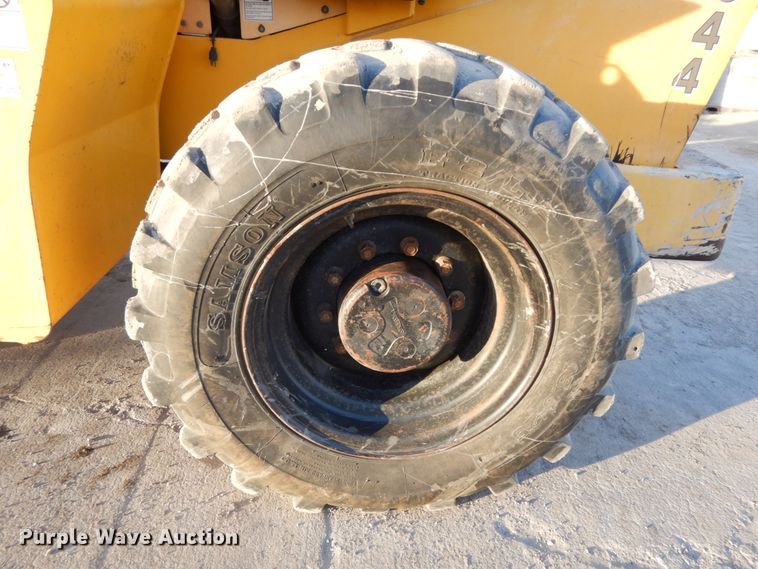 image for item DJ5773 2002 Pettibone 10044  telehandler