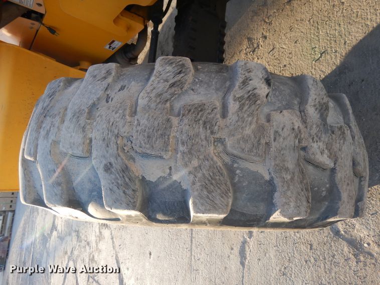 image for item DJ5773 2002 Pettibone 10044  telehandler