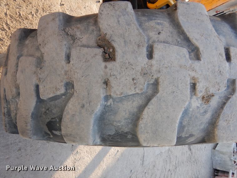 image for item DJ5773 2002 Pettibone 10044  telehandler