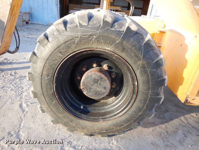 image for item DJ5773 2002 Pettibone 10044  telehandler