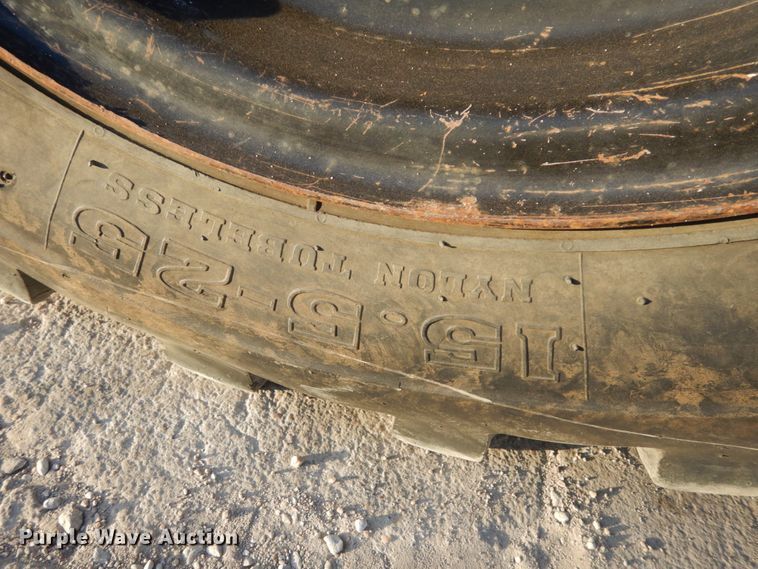 image for item DJ5773 2002 Pettibone 10044  telehandler