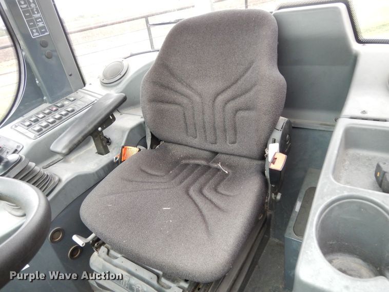 image for item DJ6663 2018 John Deere 204L  wheel loader