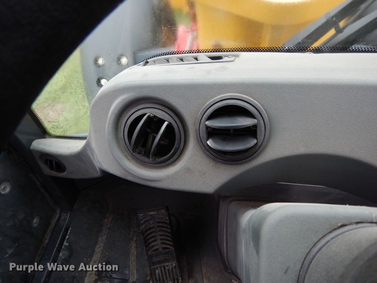 image for item DJ6663 2018 John Deere 204L  wheel loader