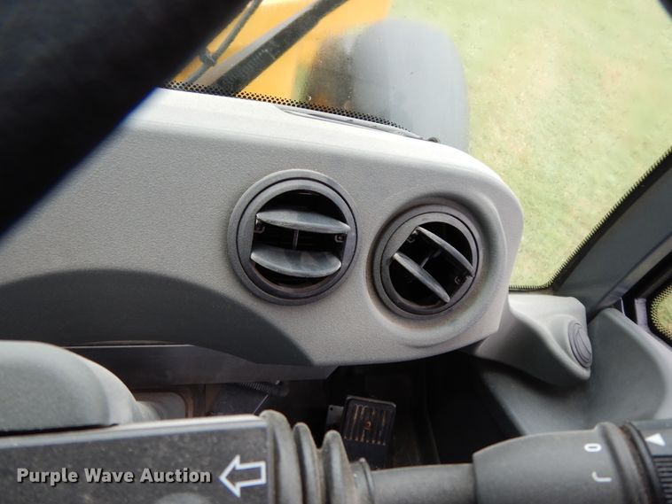 image for item DJ6663 2018 John Deere 204L  wheel loader