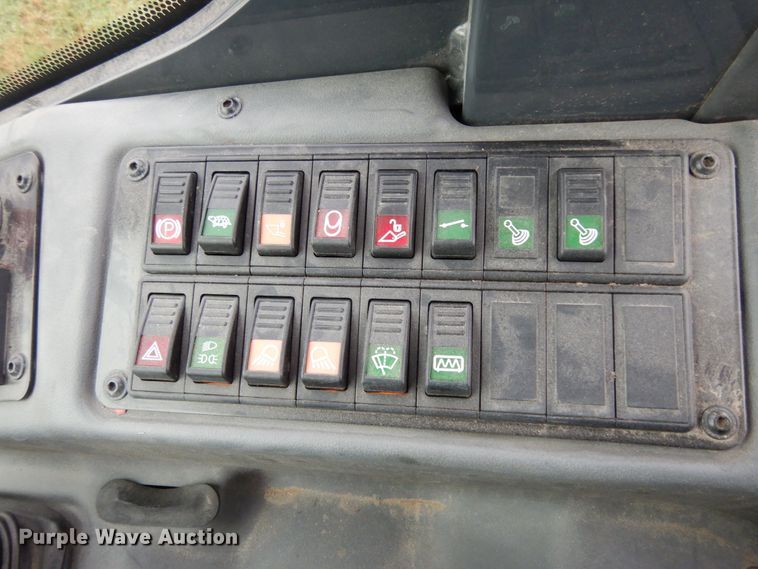 image for item DJ6663 2018 John Deere 204L  wheel loader