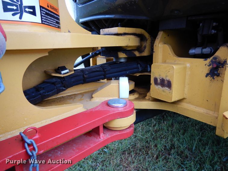 image for item DJ6663 2018 John Deere 204L  wheel loader