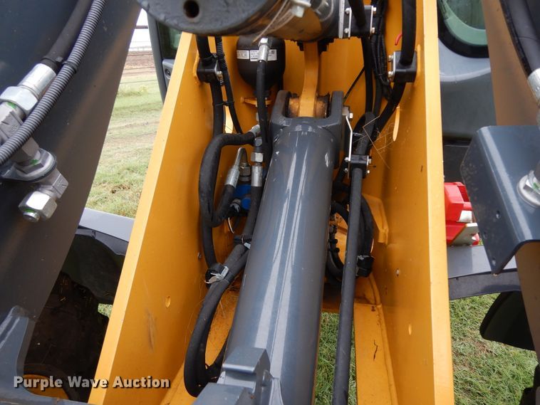 image for item DJ6663 2018 John Deere 204L  wheel loader