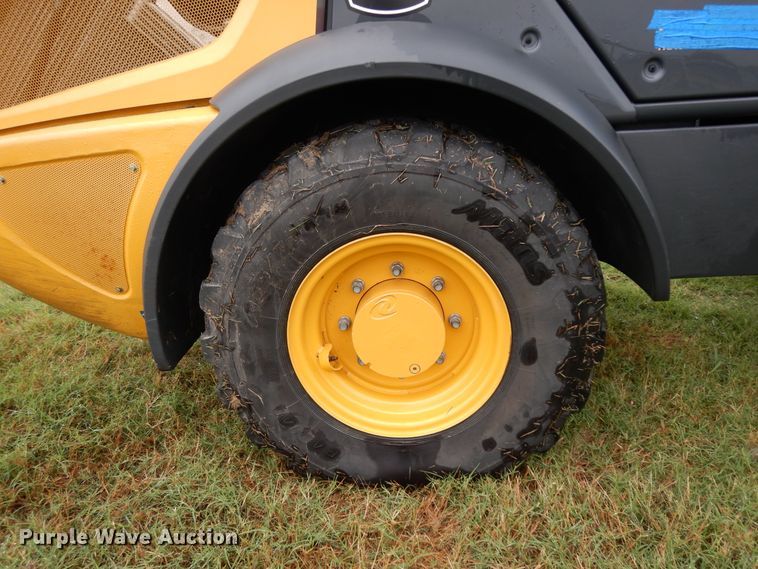 image for item DJ6663 2018 John Deere 204L  wheel loader