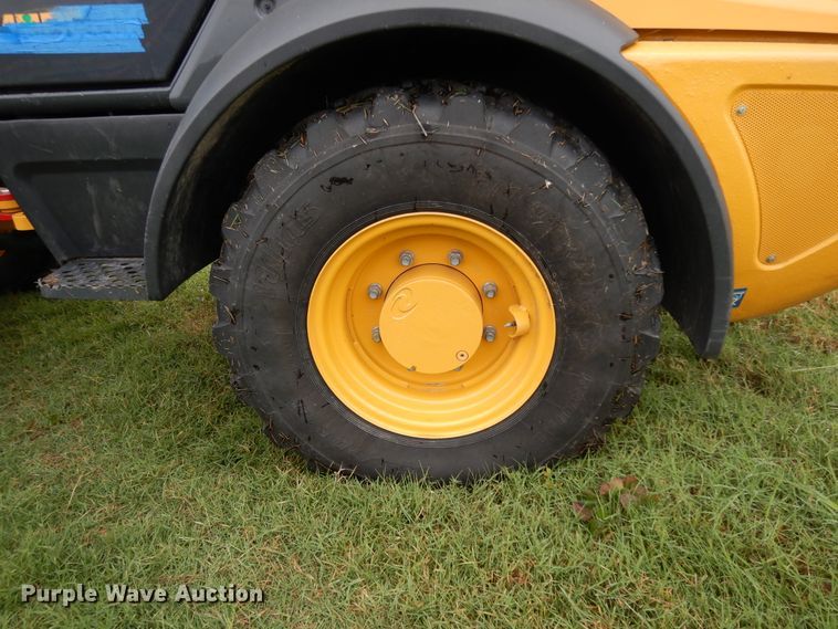 image for item DJ6663 2018 John Deere 204L  wheel loader