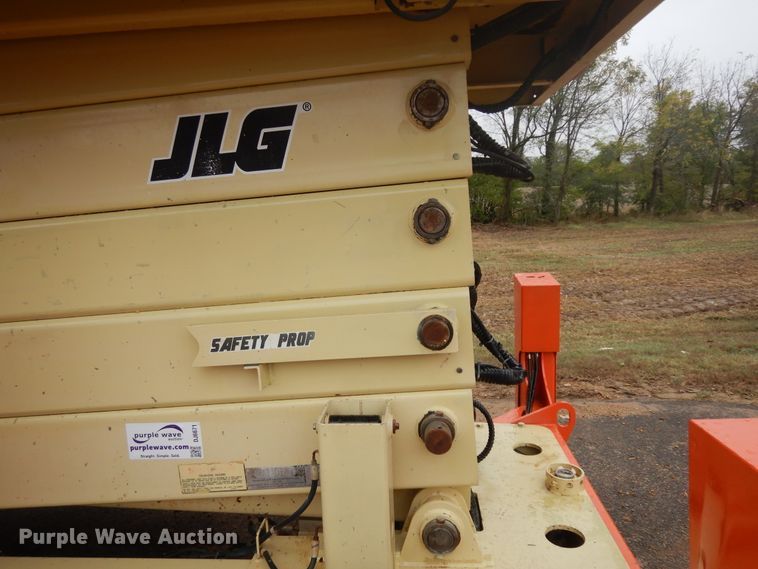 image for item DJ6671 2000 JLG 500RTS  scissor lift