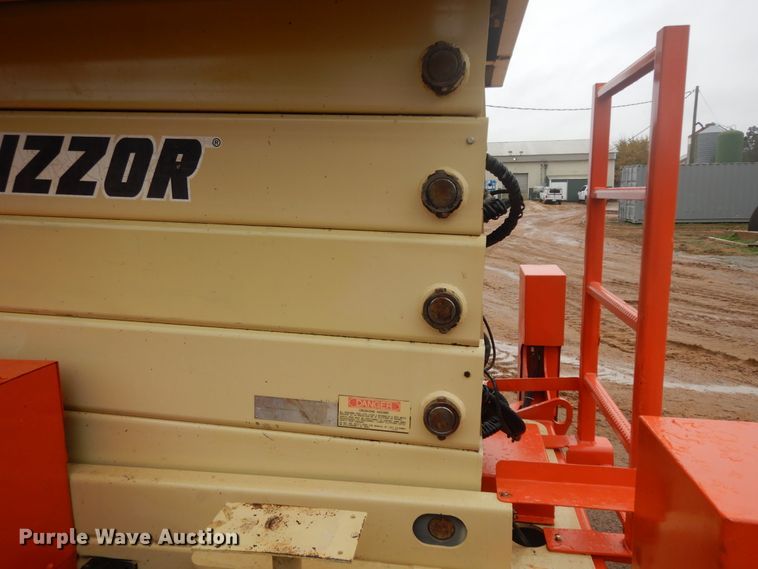 image for item DJ6671 2000 JLG 500RTS  scissor lift