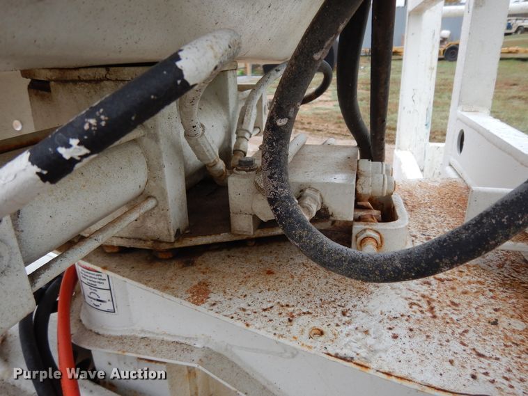 image for item DJ6672 2004 Snorkel TB60RDZ  boom lift