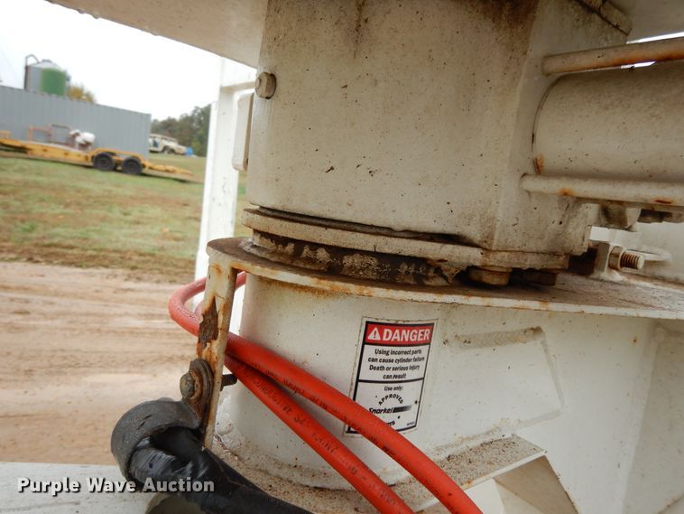 image for item DJ6672 2004 Snorkel TB60RDZ  boom lift