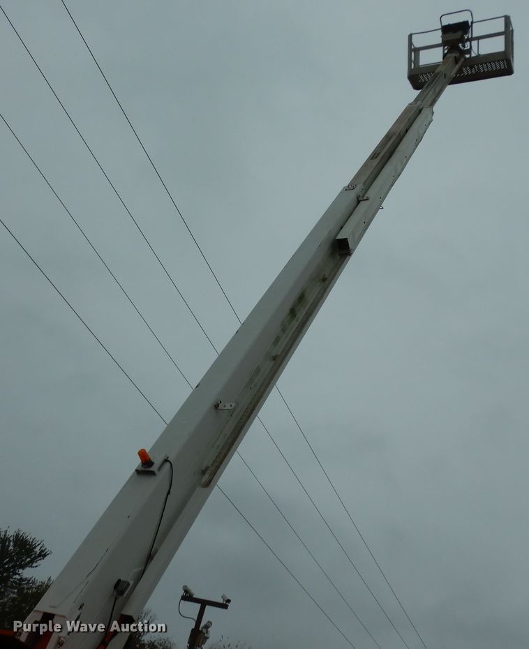 image for item DJ6672 2004 Snorkel TB60RDZ  boom lift