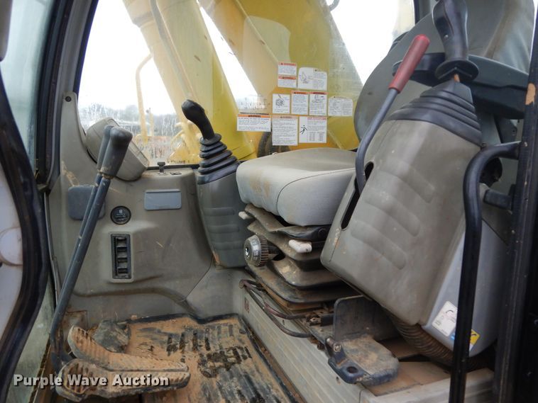 image for item DJ6675 2004 Kobelco 200SRLC  excavator