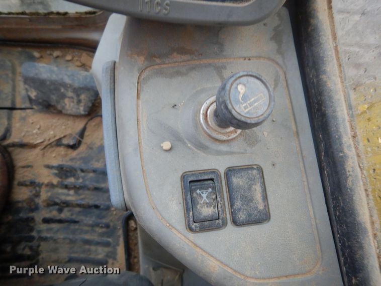 image for item DJ6675 2004 Kobelco 200SRLC  excavator