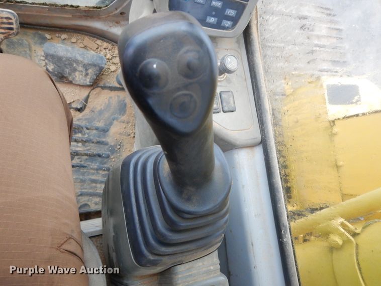 image for item DJ6675 2004 Kobelco 200SRLC  excavator