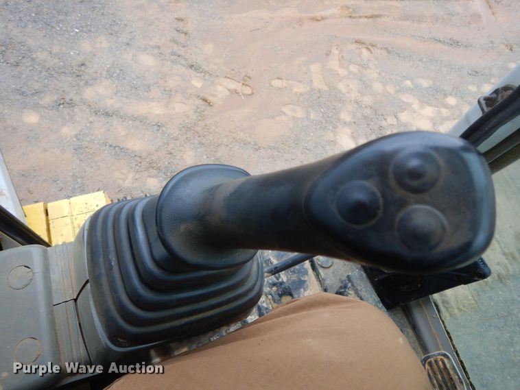 image for item DJ6675 2004 Kobelco 200SRLC  excavator