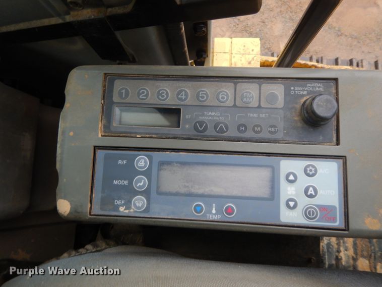 image for item DJ6675 2004 Kobelco 200SRLC  excavator