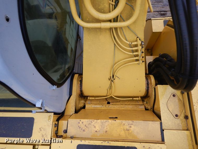 image for item DJ6675 2004 Kobelco 200SRLC  excavator