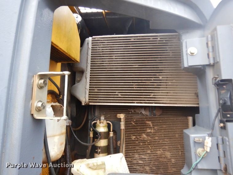 image for item DJ6675 2004 Kobelco 200SRLC  excavator