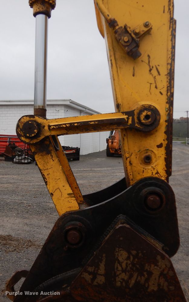 image for item DJ6675 2004 Kobelco 200SRLC  excavator