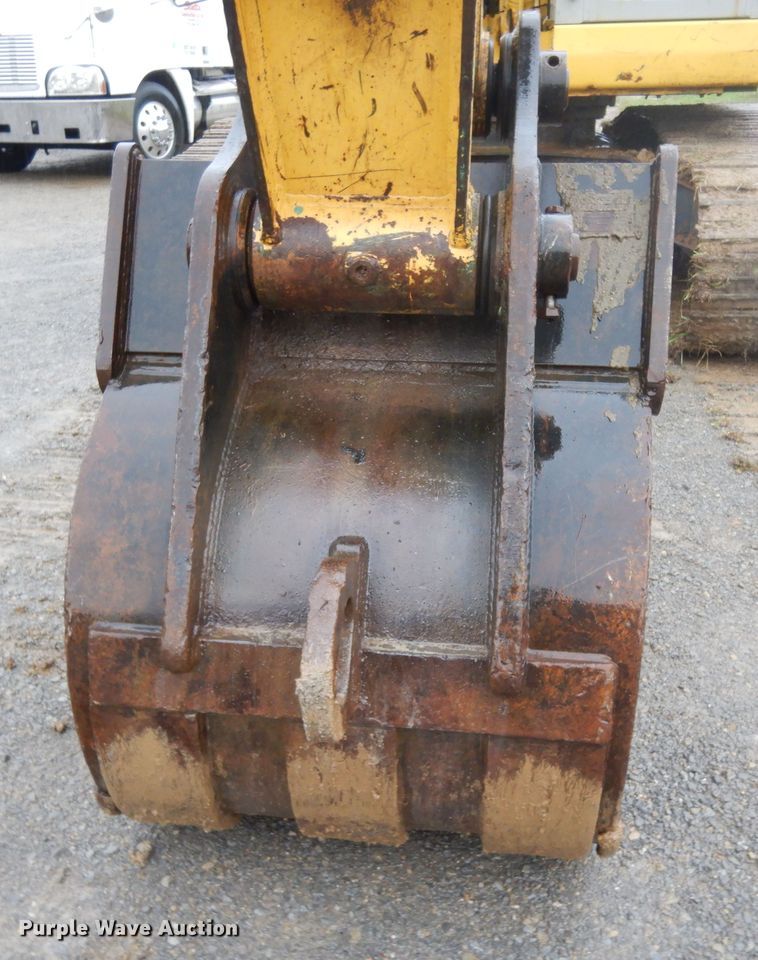 image for item DJ6675 2004 Kobelco 200SRLC  excavator