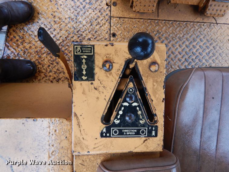 image for item DJ6676 1991 Case 1550  dozer