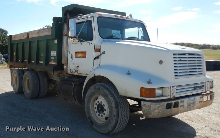 image for item DJ6689 1993 International 8200  dump truck
