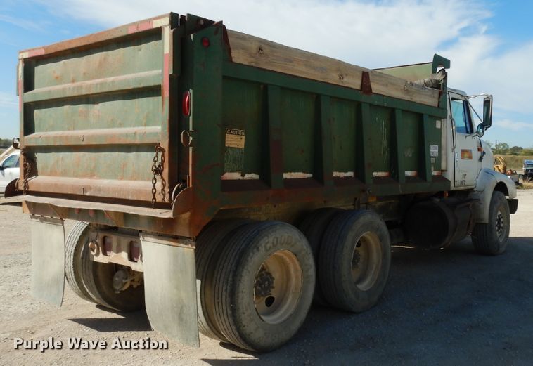 image for item DJ6689 1993 International 8200  dump truck