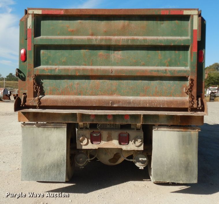 image for item DJ6689 1993 International 8200  dump truck