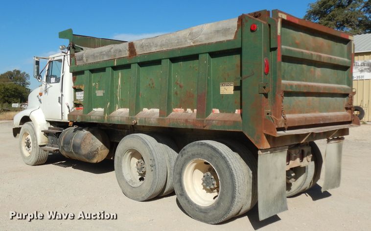 image for item DJ6689 1993 International 8200  dump truck