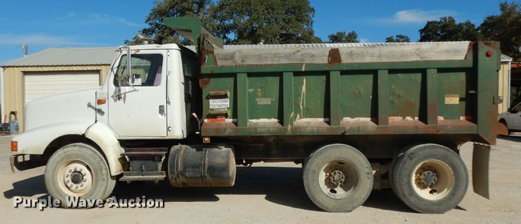 image for item DJ6689 1993 International 8200  dump truck