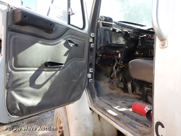 image for item DJ6689 1993 International 8200  dump truck