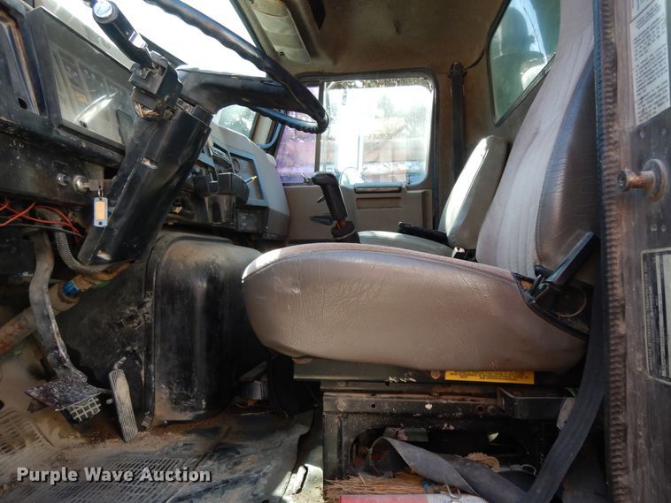 image for item DJ6689 1993 International 8200  dump truck