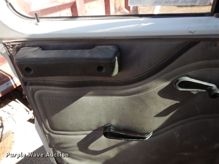 image for item DJ6689 1993 International 8200  dump truck