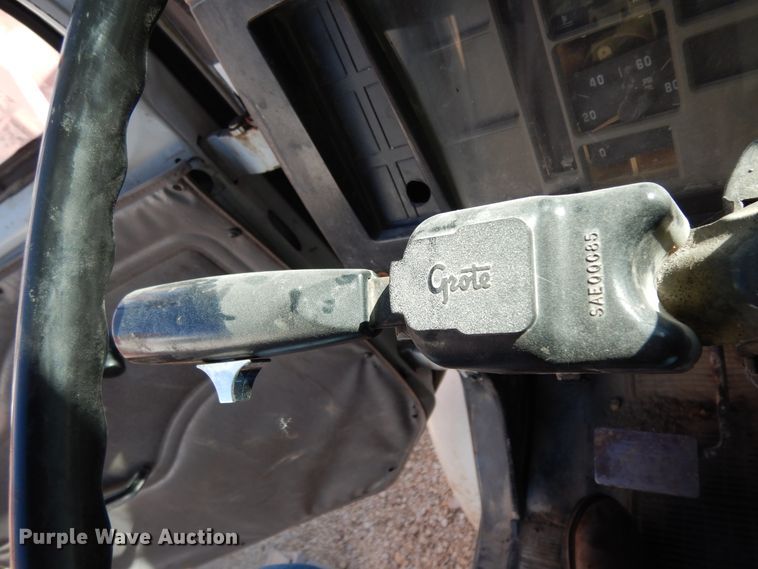 image for item DJ6689 1993 International 8200  dump truck