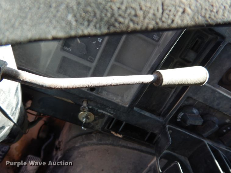 image for item DJ6689 1993 International 8200  dump truck