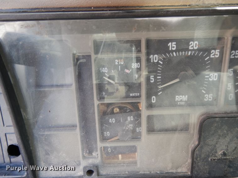 image for item DJ6689 1993 International 8200  dump truck