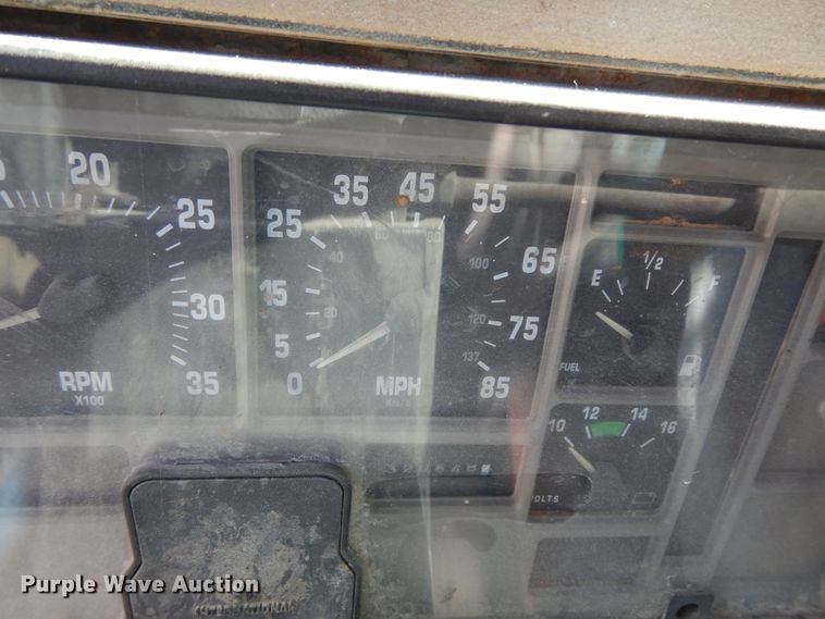 image for item DJ6689 1993 International 8200  dump truck