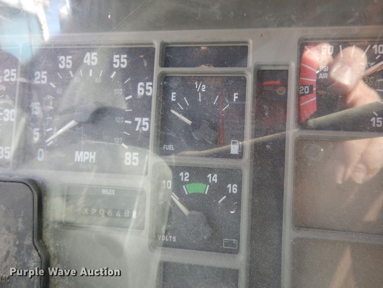 image for item DJ6689 1993 International 8200  dump truck