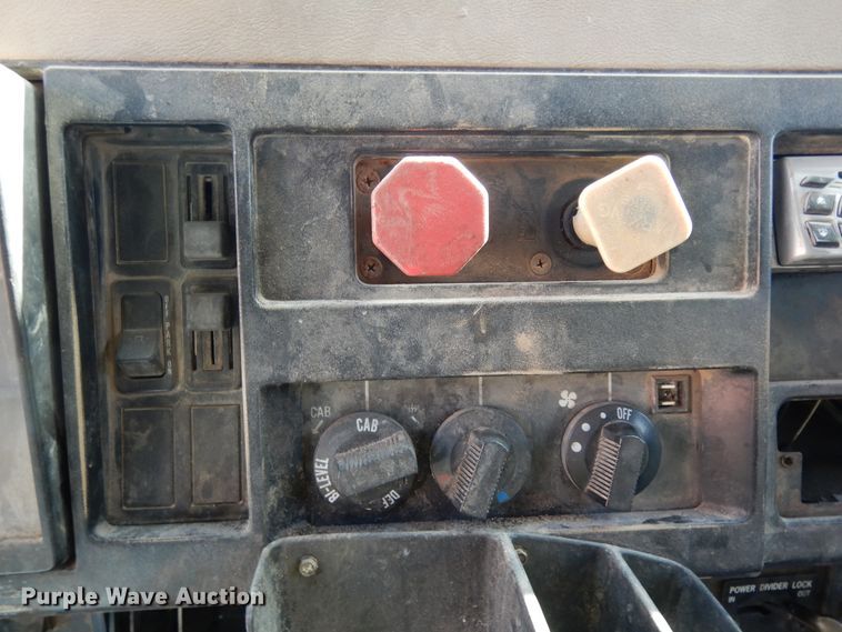 image for item DJ6689 1993 International 8200  dump truck