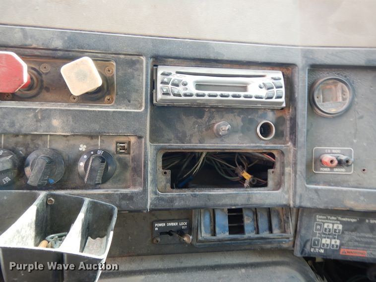 image for item DJ6689 1993 International 8200  dump truck