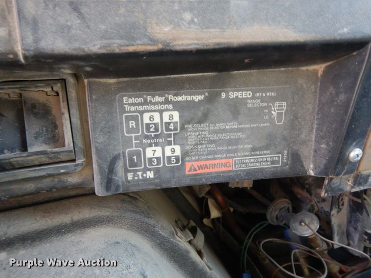 image for item DJ6689 1993 International 8200  dump truck